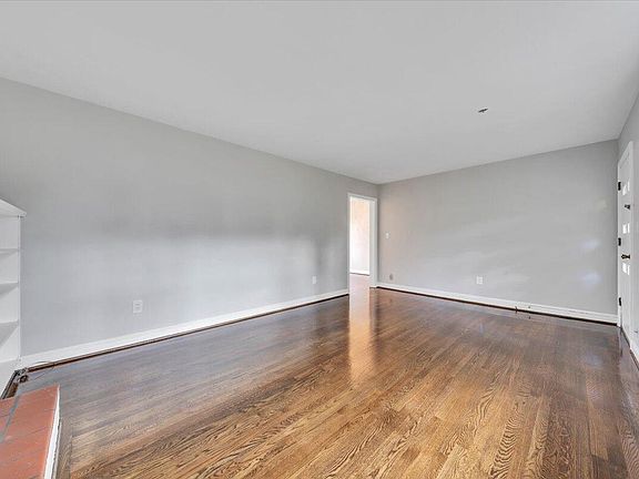 4th image of 3406 Poplar Dr