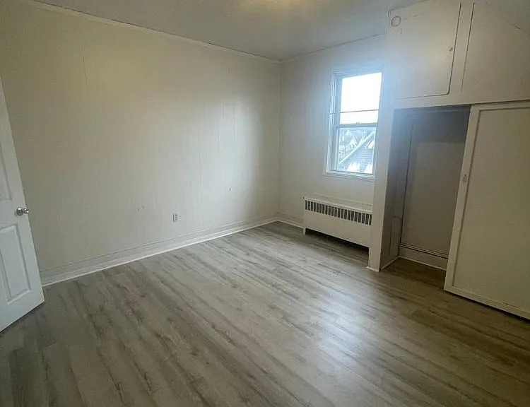 16 Laurel St — Photo 4