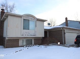 18128 Birch Dr, Macomb, MI 48044