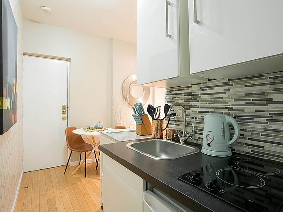 3rd image of 181 Prince St APT 6