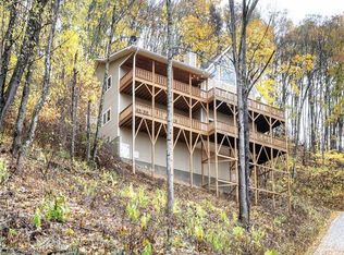 101 Jefferson Ln, Waynesville, NC 28786