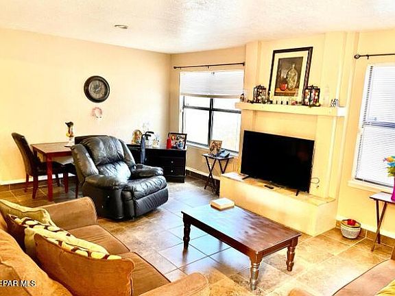 2nd image of 5505 Oakbriar Cir