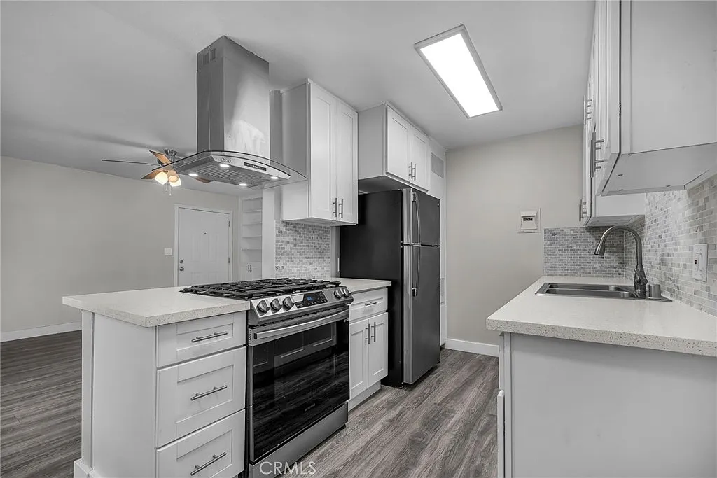 2 bed, 950 sqft, $3,100 — Photo 4