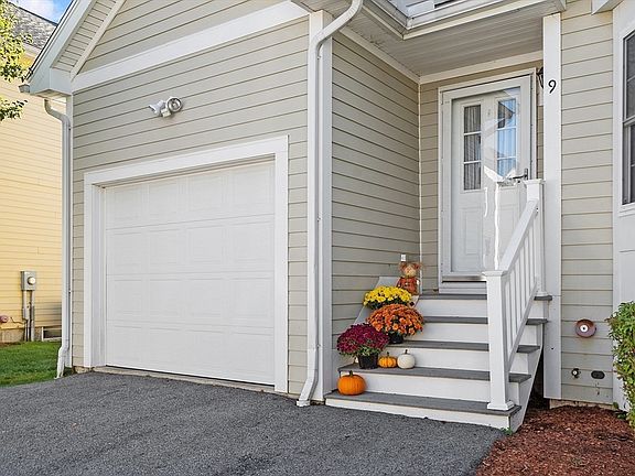 2nd image of 9 Denworth Bell Cir #9