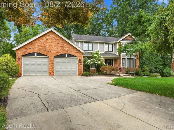 412 Streamview Ct, Rochester Hills, MI 48309