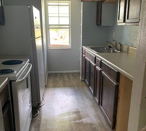2nd image of 2549 Clairmont Ave