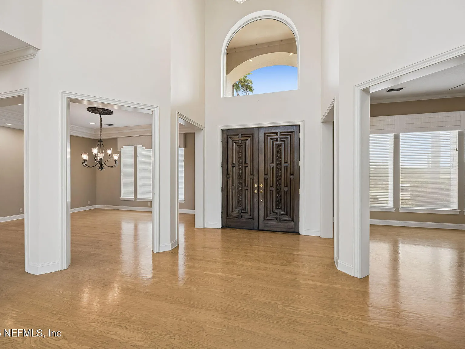 4 bed, 4.5 bath, 5054 sqft, $18,500 — Photo 4