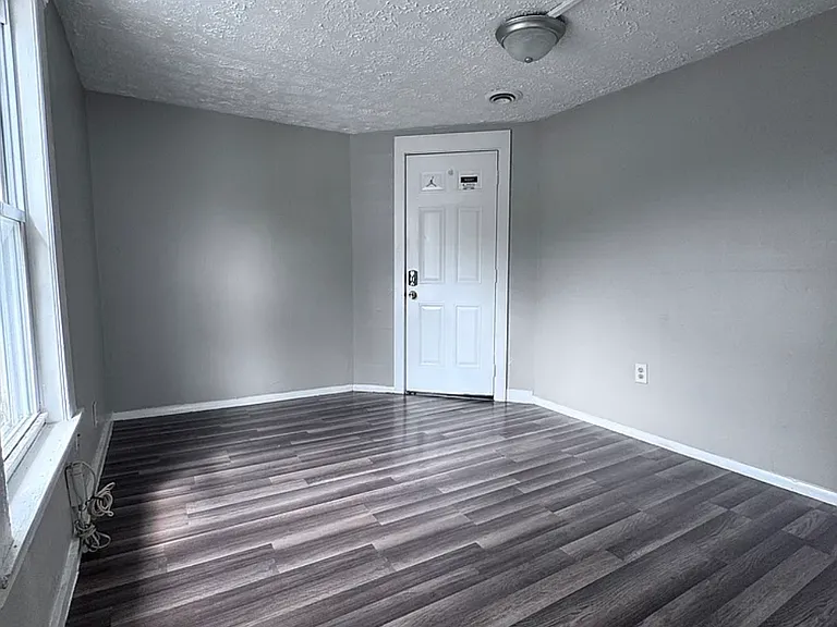 40 Amherst St #10 — Photo 6