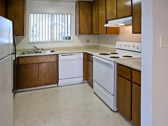 2nd image of 904 Standiford Ave APT A