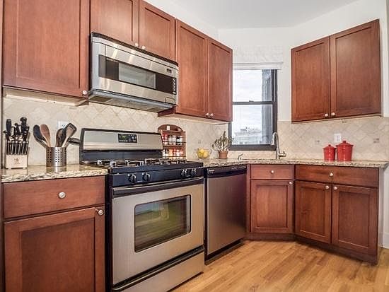 2nd image of 340 Pavonia Ave APT 3R
