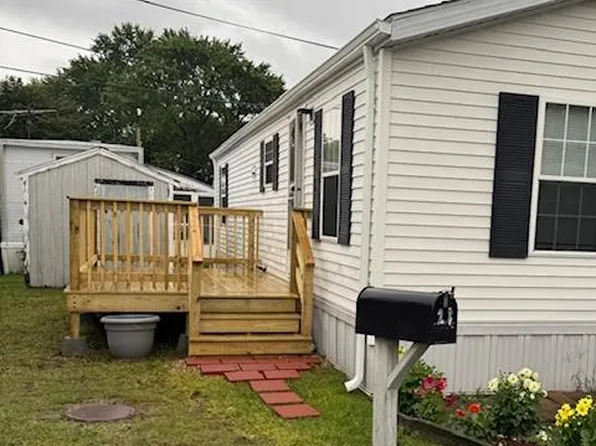 242 Manton St Trailer 23, Pawtucket, RI 02861