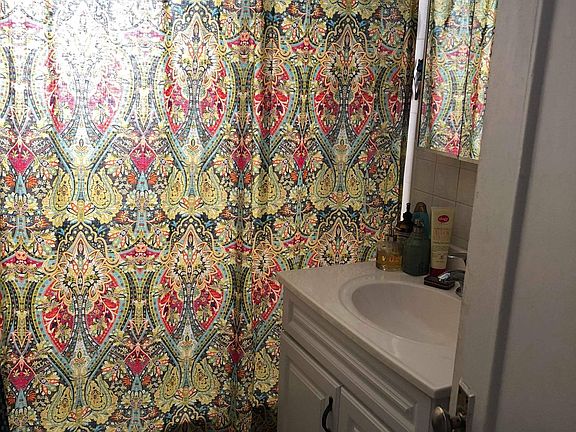 5th image of 5843 N Kenmore Ave APT 3N