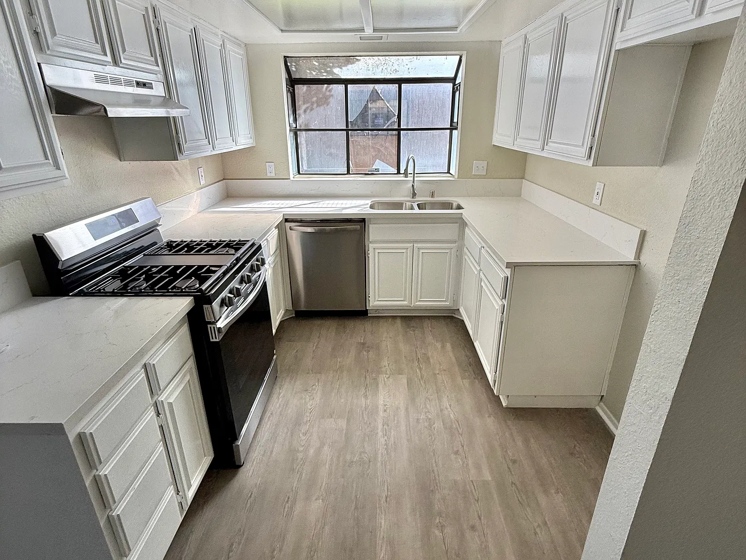 2 bed, 1380 sqft, $1,950 — Photo 4