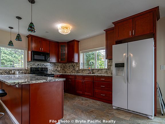 3rd image of 99-045 Hokio Pl