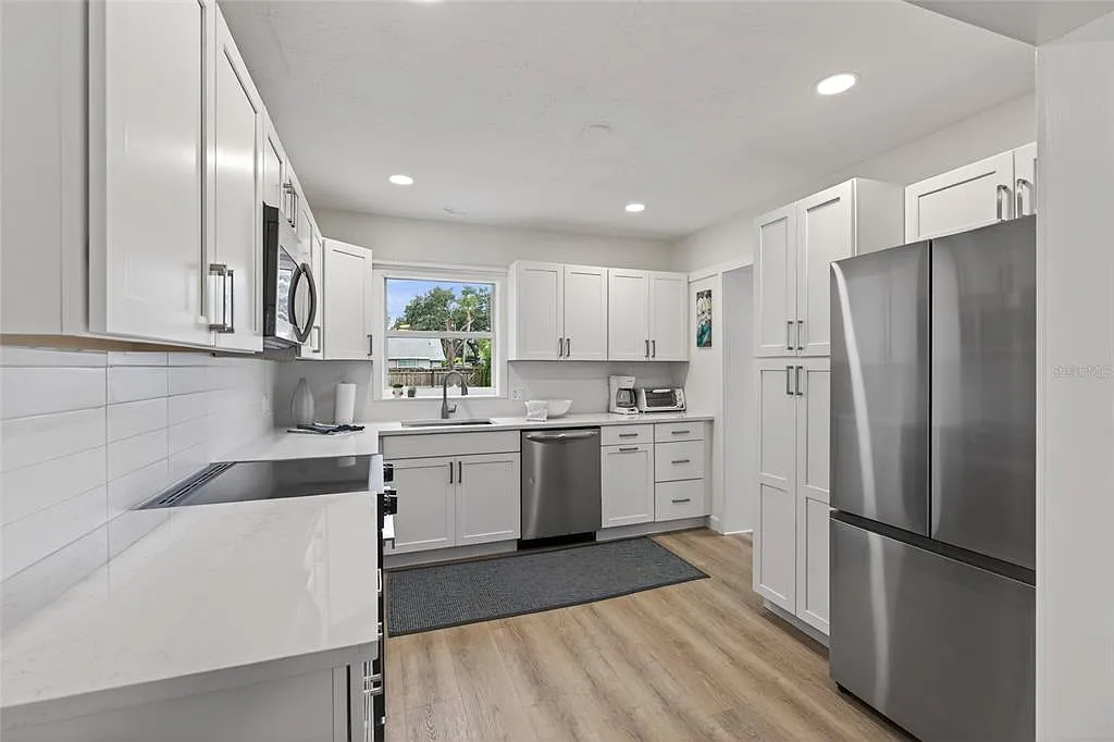 2 bed, 1.0 bath, 1044 sqft, $2,500 — Photo 3