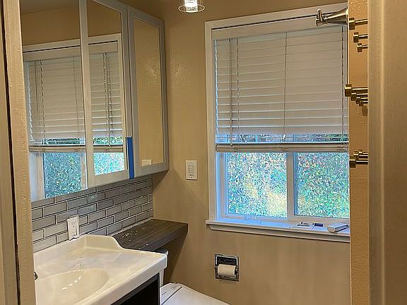 2nd image of 1005 S Center Dr