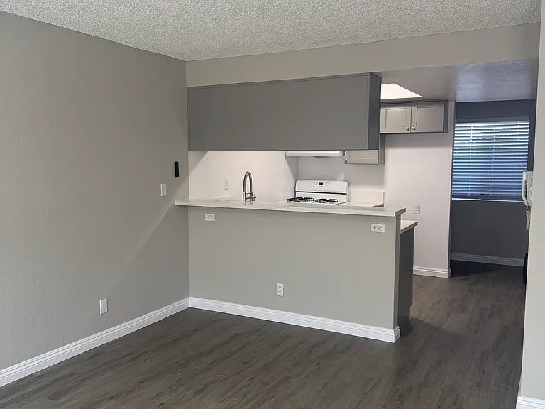 1171 Allen Ave #5 — Photo 2