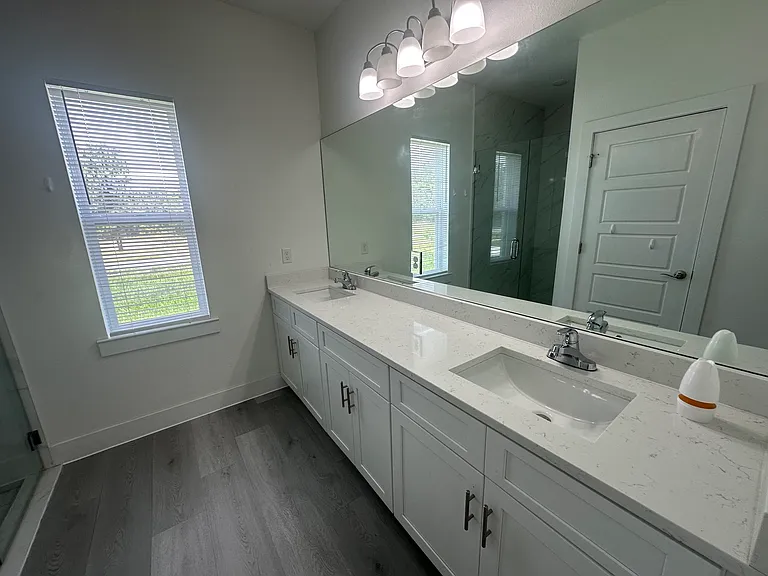 2810 W Huron Ln — Photo 8