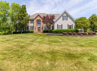 3 Pierce Farm Rd, Whitehouse Station, NJ 08889