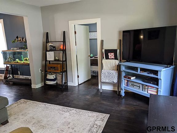 4th image of 909 D Ave N