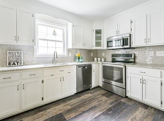 3rd image of 2582 Butterwood Cir