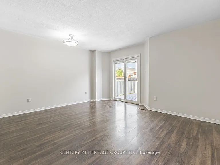 5602 Cortina Cres — Photo 7