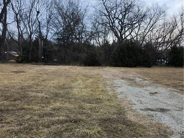 30 Beach Craft Ln, Linn Valley, KS 66040