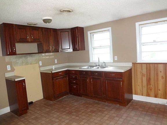4th image of 1053 Sundale Ln