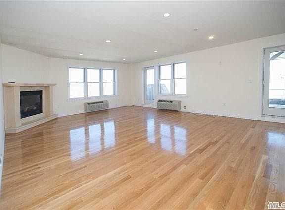 4th image of 125 E Broadway #607