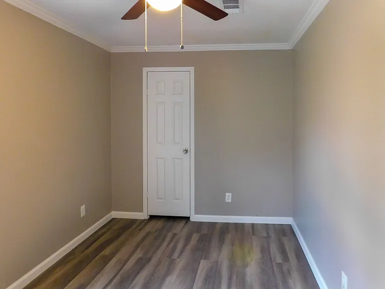 107 Varsity Dr — Photo 36