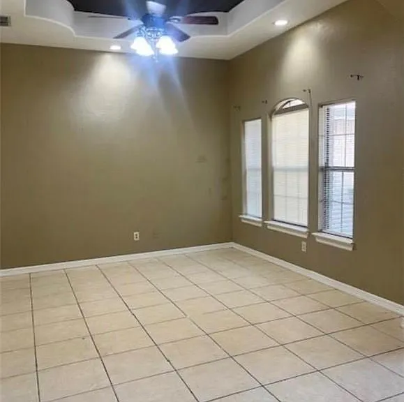 1305 Zarate St — Photo 2