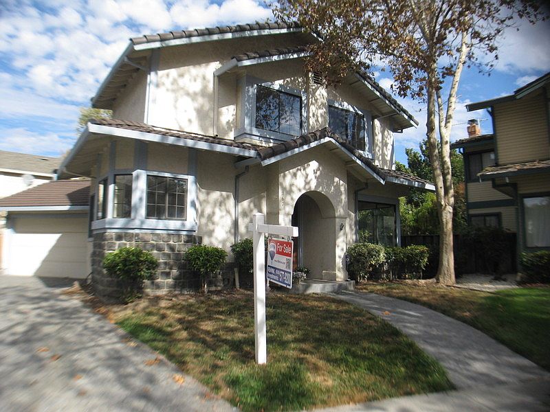 1st image of 267 Snell Ct