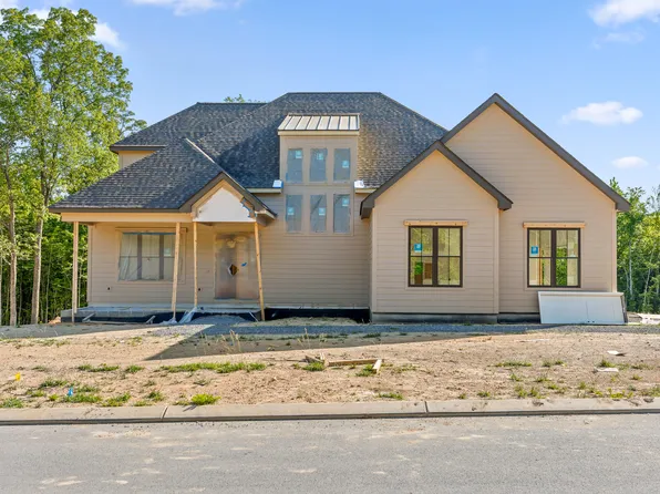 1740 Restful Dr, Soddy Daisy, TN 37379