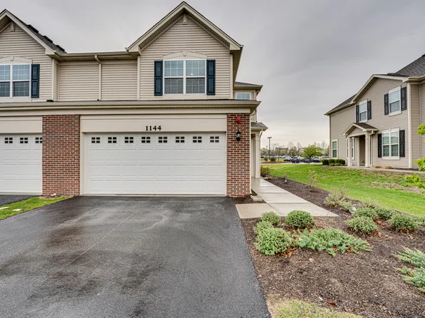 1144 Hawk Hollow Dr, Yorkville, IL 60560