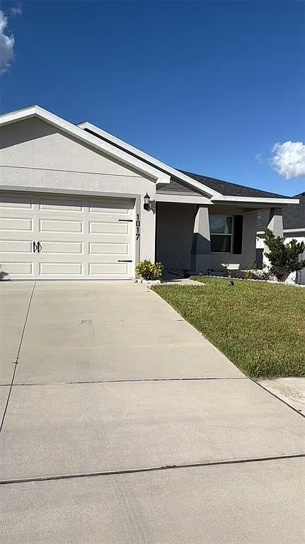 3 bed, 2.0 bath, 1626 sqft, $2,100 — Photo 2
