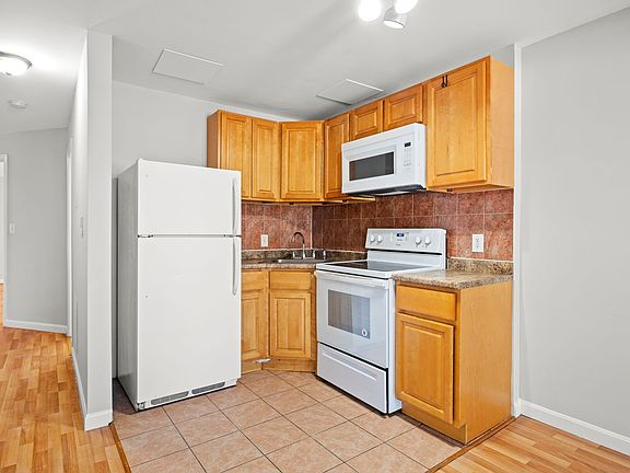 3rd image of 1440 W Grange Ave #1F