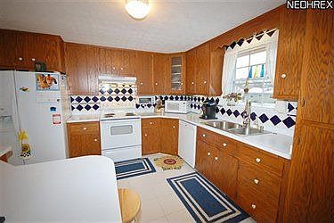 4th image of 3846 Bellwood Dr SE