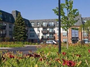 618 Sheridan Rd APT 3C, Highwood, IL 60040