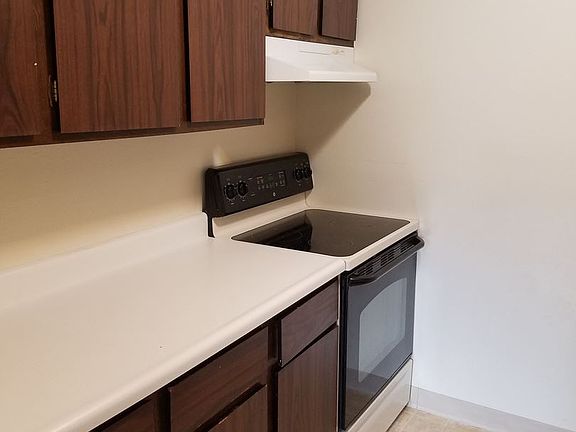 3rd image of 1903 Warren Ave APT 204