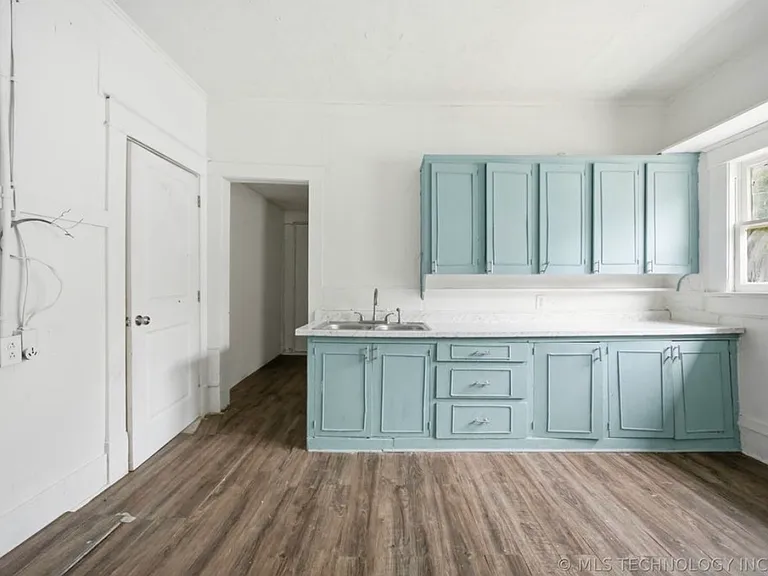 908 N Collins Ave — Photo 3