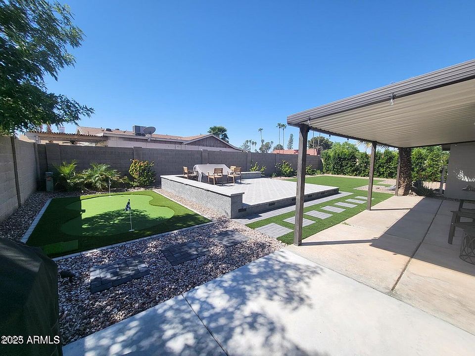 Entertainer's Backyard-Putting Green/Patio