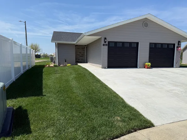 1486 Kays Ct, Mount Zion, IL 62549