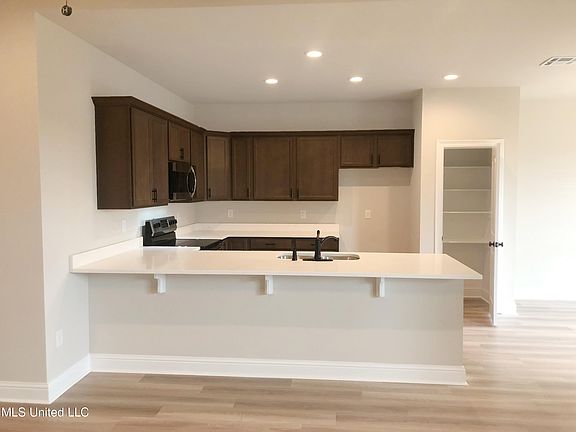 3rd image of 18097 Evergreen Dr