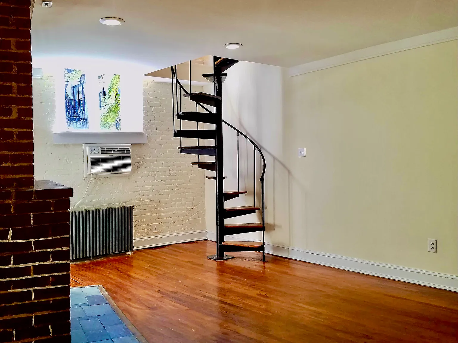 70 Barrow Street — Photo 2