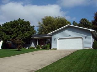 680 Country Manor Dr, Decatur, IL 62521