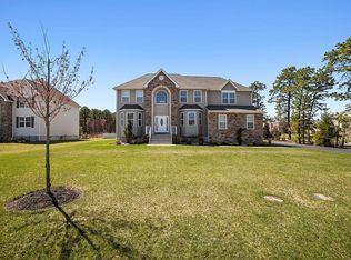 2 Emily Ct, Monroe Township, NJ 08831