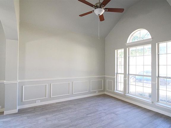 3rd image of 412 Belmont Ct