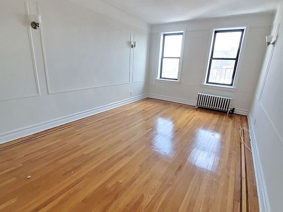 4th image of 35-21 32nd St #D1