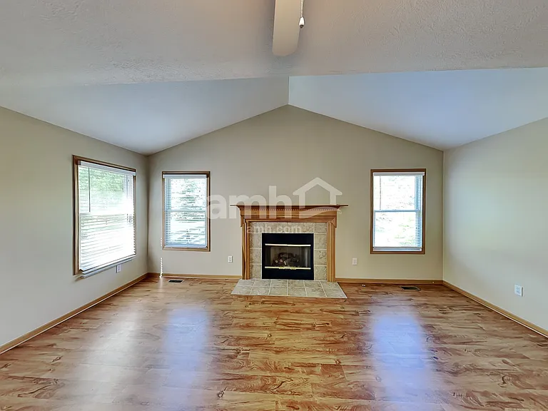 2395 Featherwood Dr — Photo 9