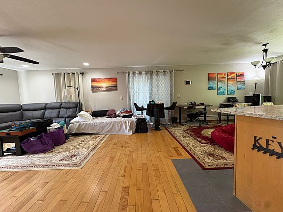 3rd image of 54 Bumble Bee Cir